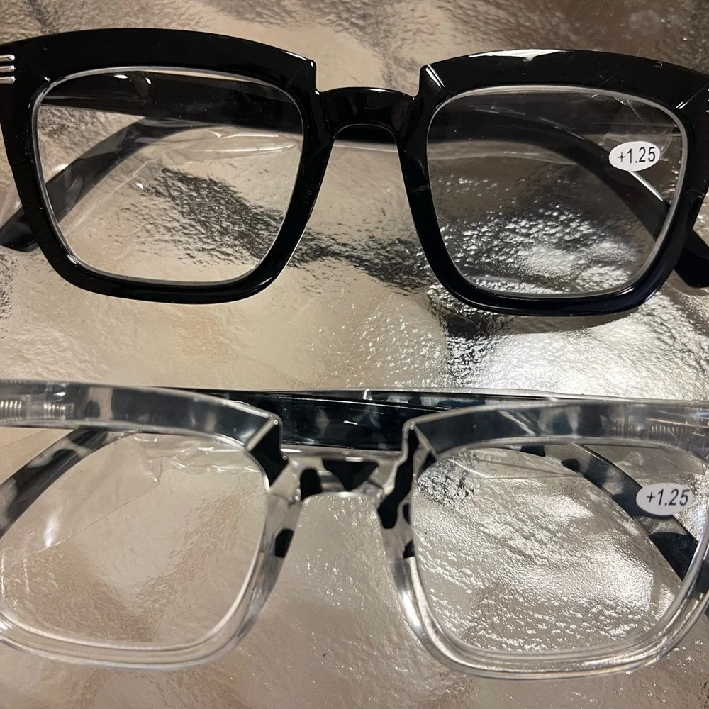 Stylish Black and Clear Reading Glasses  1.25 - Picture 5 of 5
